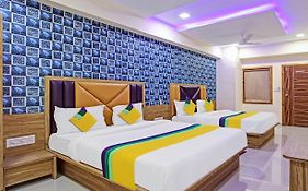 Itsy Hotels Rk Palace