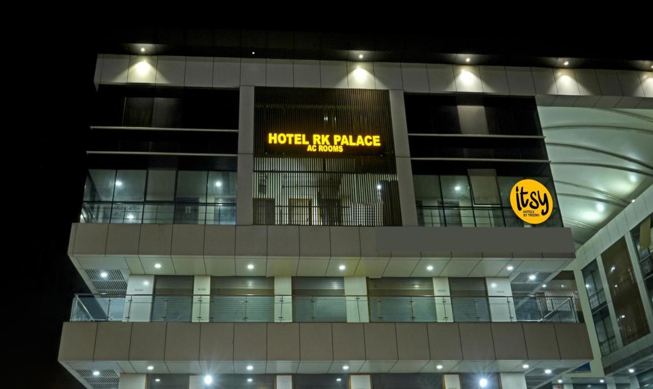 Itsy Hotels Rk Palace Vadodara Exterior photo