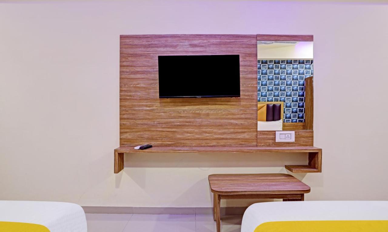 Itsy Hotels Rk Palace Vadodara Exterior photo