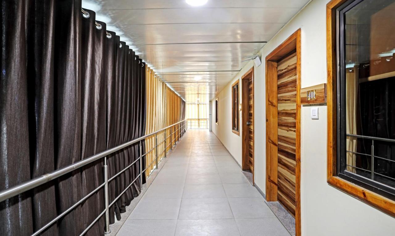Itsy Hotels Rk Palace Vadodara Exterior photo